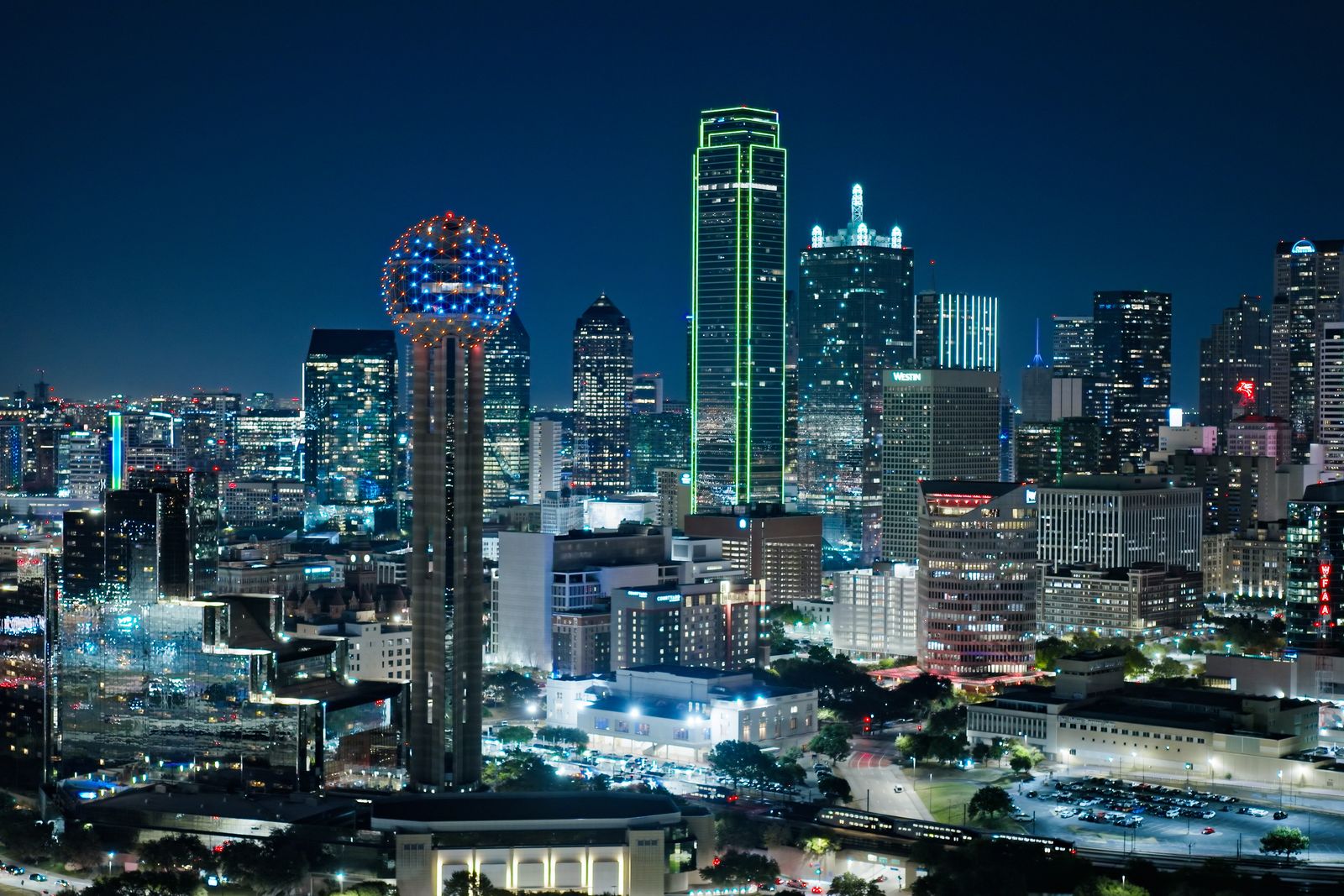 Downtown Dallas skyline at night with Reunion Tower